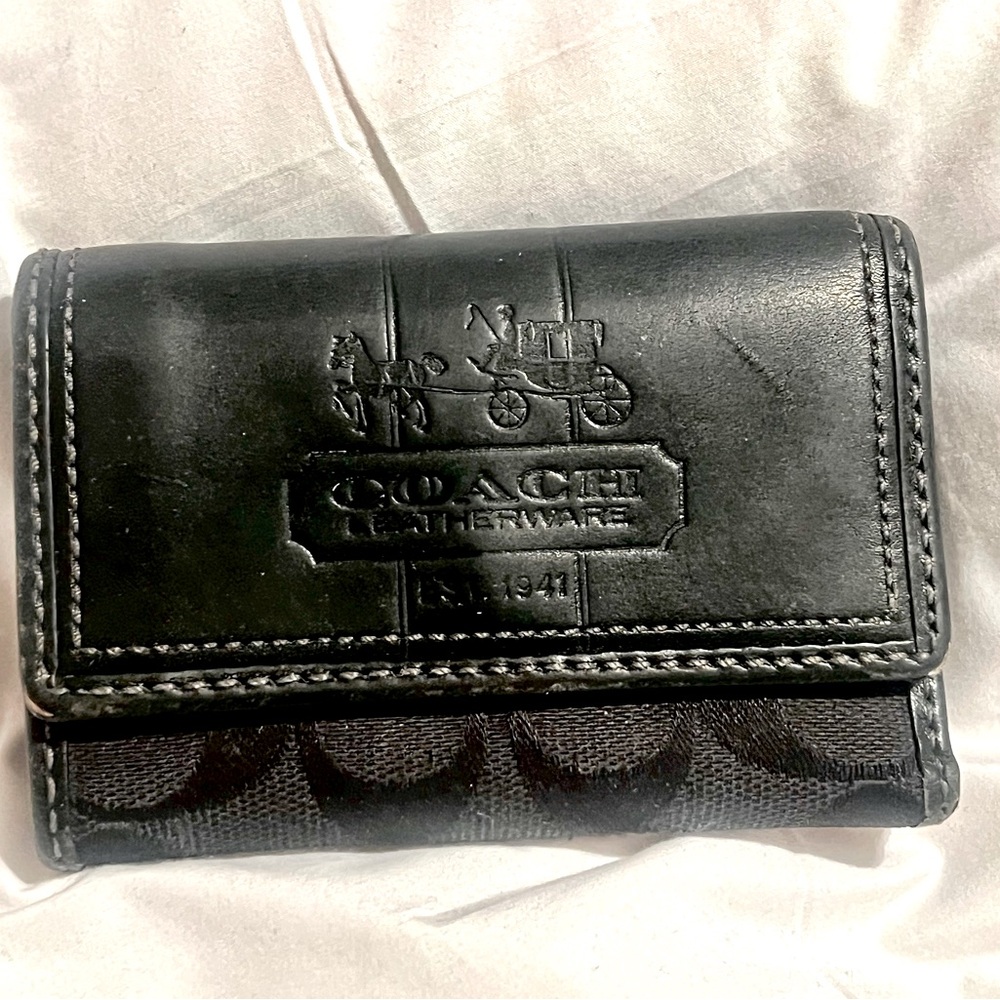 Pre- owned Trademark Pattern Coach trifold wallet